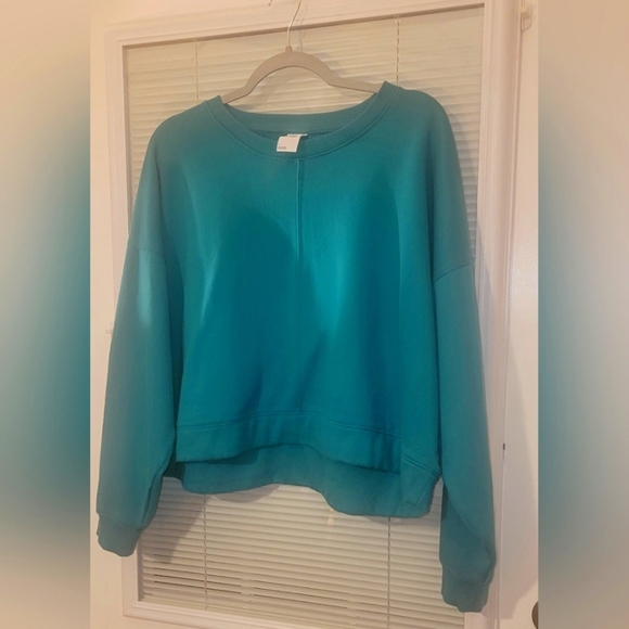 Trendy Women's Large Cropped ALL IN MOTION Over Sized Teal Sweatshirt. 🩵✨️ - Picture 2 of 12